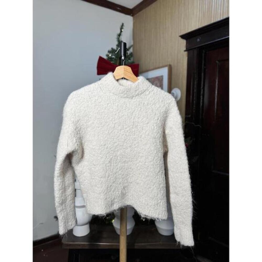 Women's Cream Textured Long Sleeve Sweater